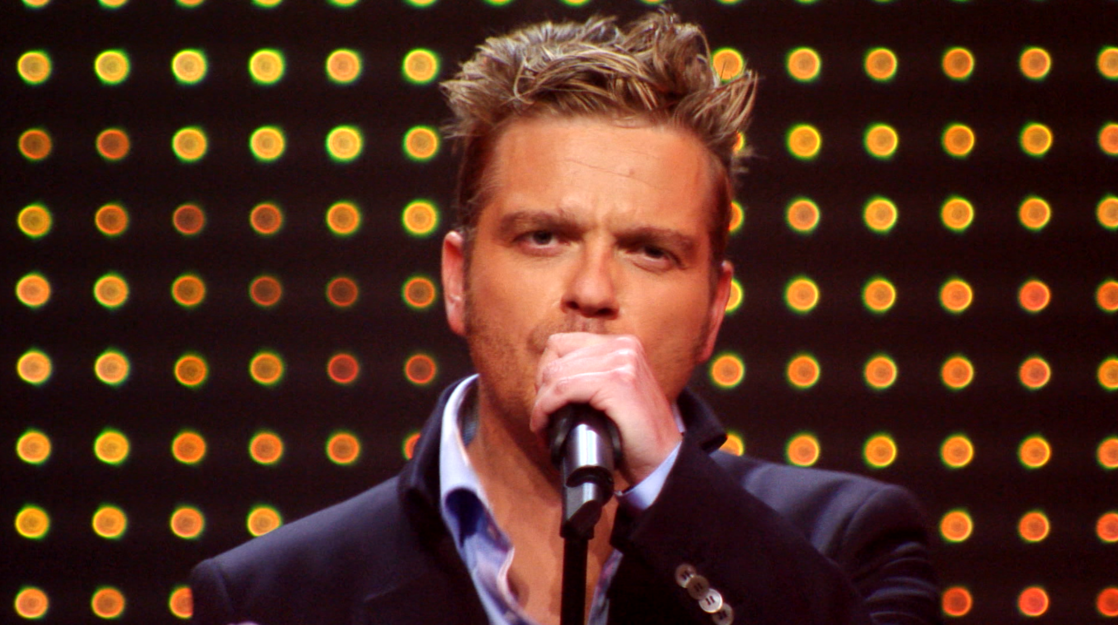 Udo viert 20 jaar carrière met nieuwe single ‘Als De Wereld Morgen Eindigt’